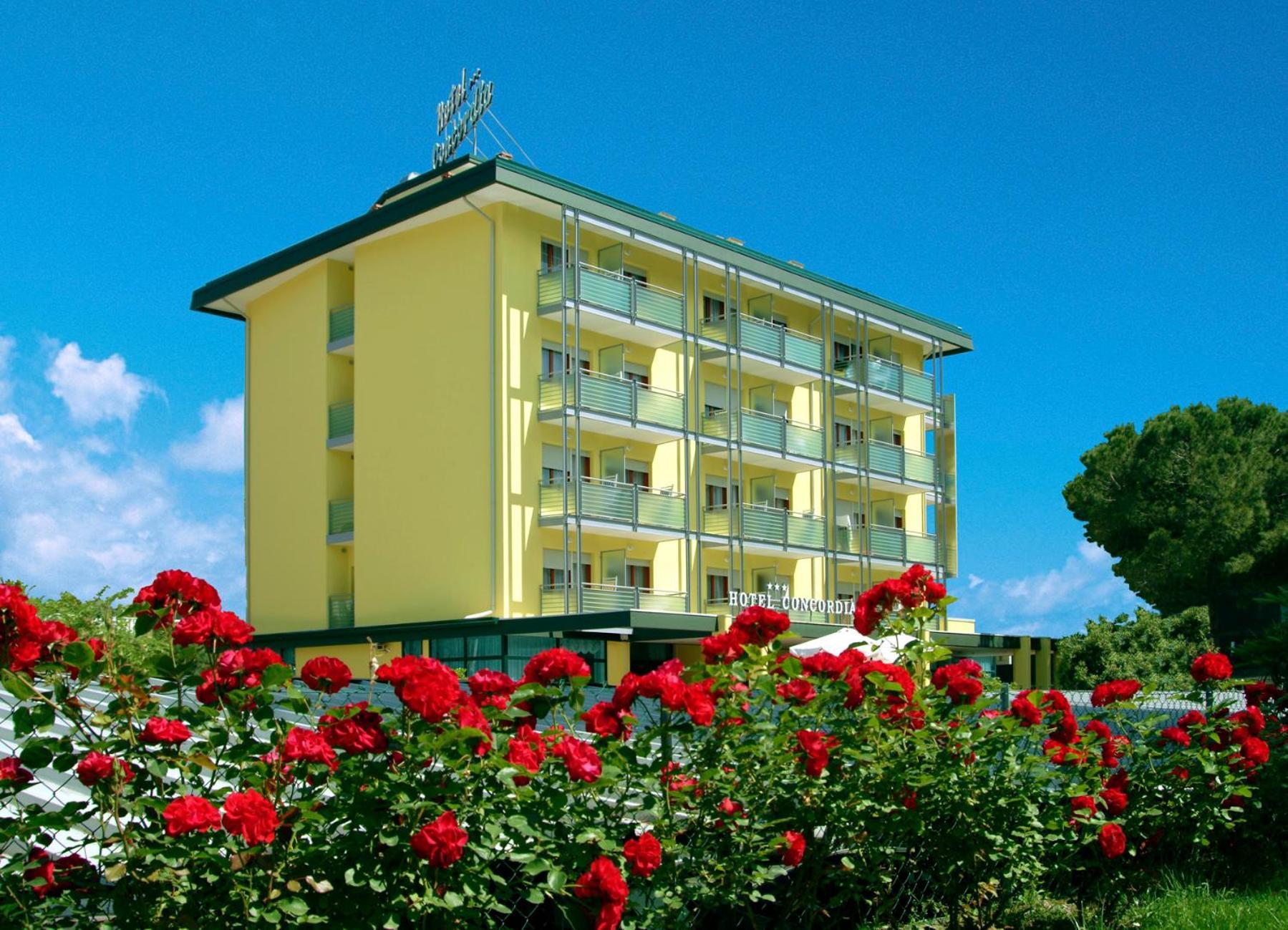 Hotel Concordia 3S Bibione Bagian luar foto